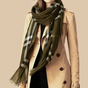 Burberry Lightweight Green  Check Scarf/Wrap
